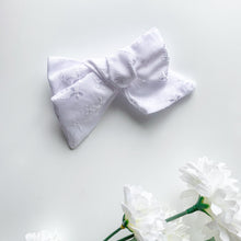 Charger l'image dans la galerie, Bouclette blanche style dentelle