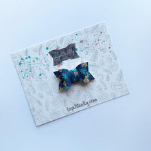 Charger l'image dans la galerie, Mini feuilles fond bleu