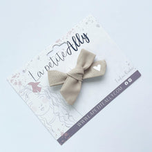 Charger l'image dans la galerie, Bébé bouclette petit coeur - Beige/blanc