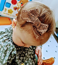 Charger l'image dans la galerie, Dentelle brunâtre